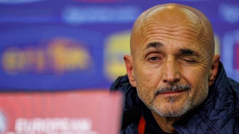 Spalletti: “Attenzione ai rimpianti. Scorretto accostare il calcio alla guerra”