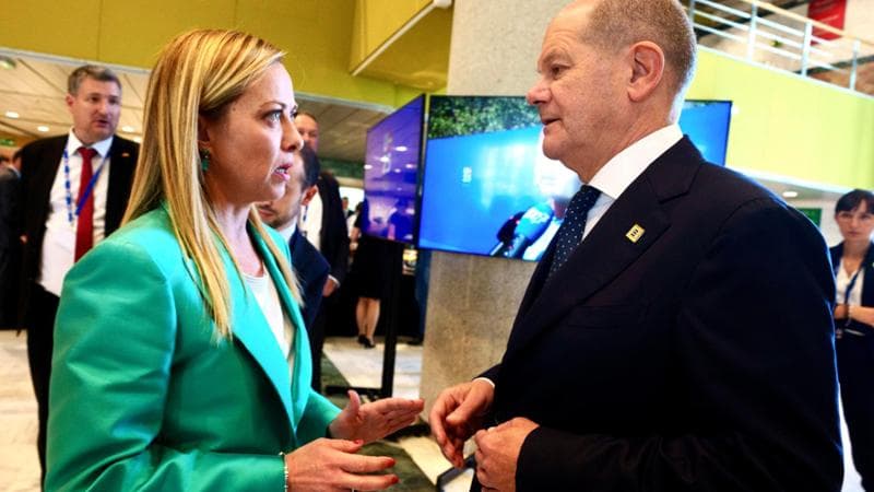 Giorgia Meloni con Olaf Scholz

