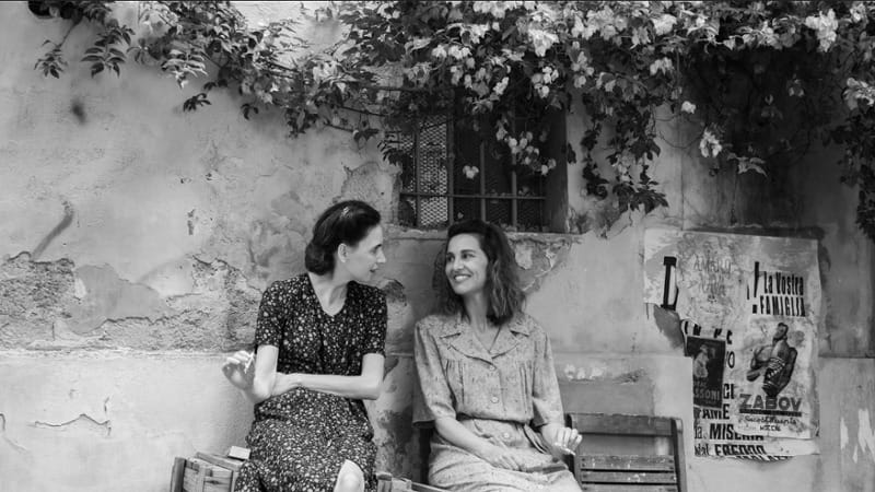 Da sinistra, Emanuela Fanelli e Paola Cortellesi: sono le amiche Marisa e Delia nel film campione d&rsquo;incassi C&rsquo;&egrave; ancora domani ambientato a Roma nel Dopoguerra
