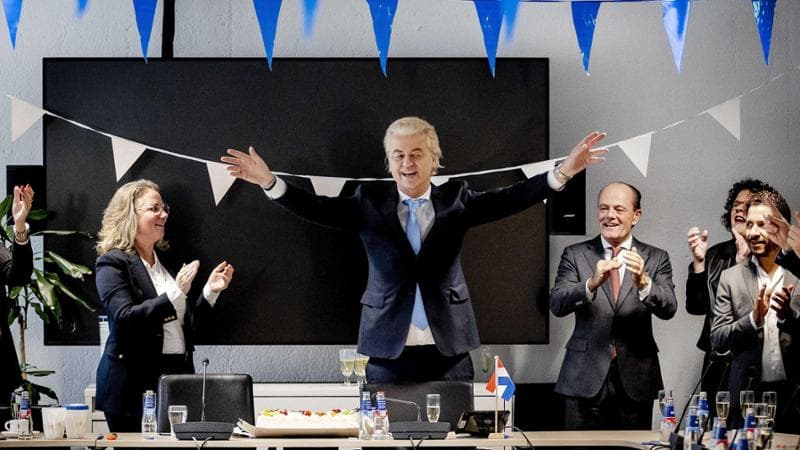 Chi è Geert Wilders: l’uscita dall’Ue, niente armi all’Ucraina e niente fondi all’Italia, ecco cosa pensa il vincitore delle elezioni olandesi