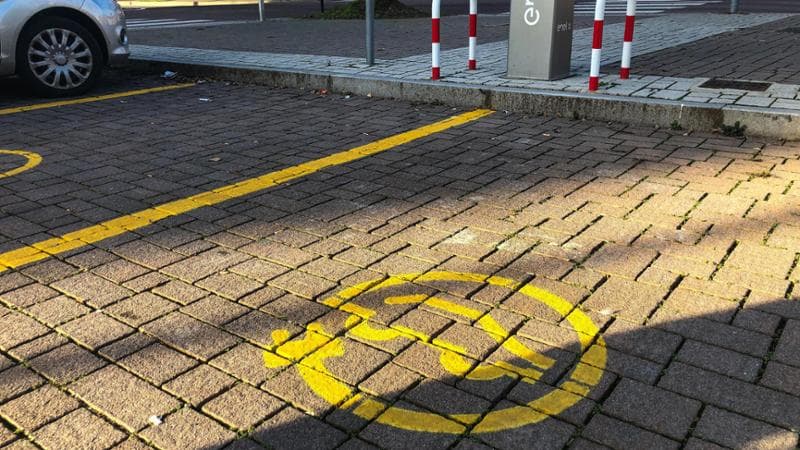 Auto elettrica al rallentatore. Ma per le colonnine è record