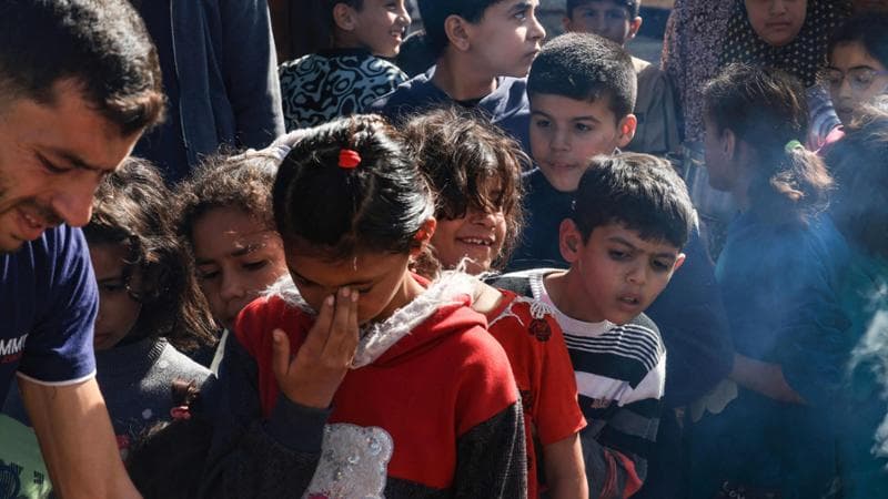 Paul Ley, medico a Khan Yunis: “Mai operati tanti bambini come a Gaza. Passo le giornate ad amputare arti”