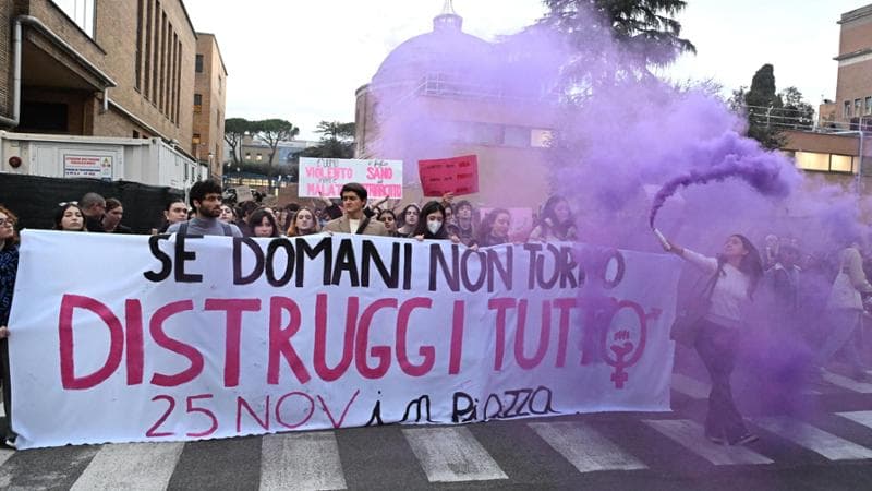 Conte, Renzi, Calenda, Fratoianni e Bonelli, tutti assenti i leader uomini dell’opposizione alla manifestazione delle donne