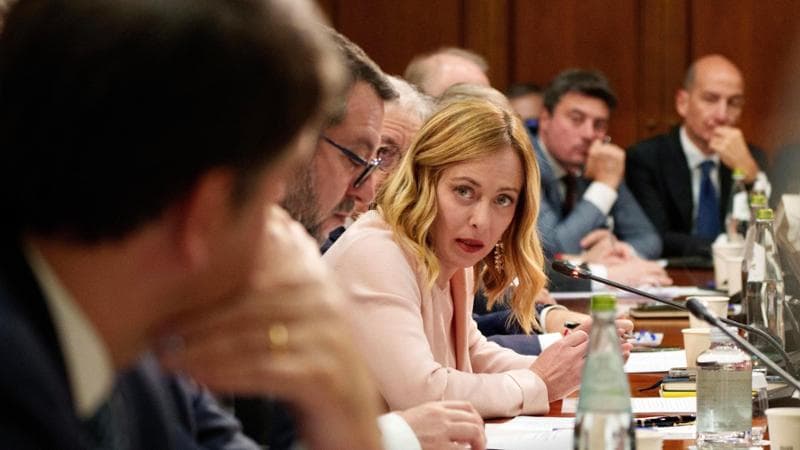 Manovra, il governo cambia: “Due maxi emendamenti”
