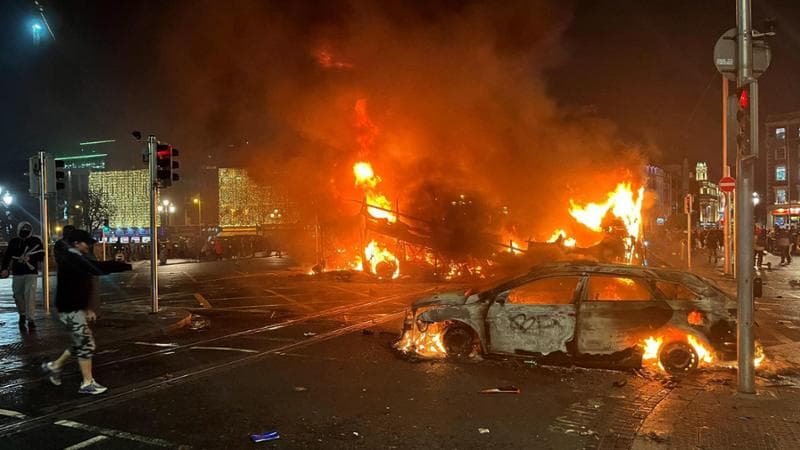 Nella Dublino ferita dalla guerriglia razzista, “Una notte vergognosa”