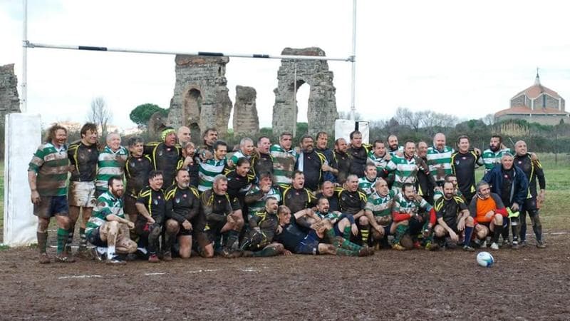 All’ombra degli acquedotti romani si gioca al rugby dei “vecchi”: “Qui la panza è gradita”