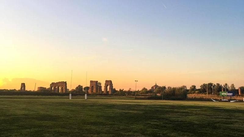 Il campo del Ruderi Rugby, nel parco dell'Appia Antica a Roma
