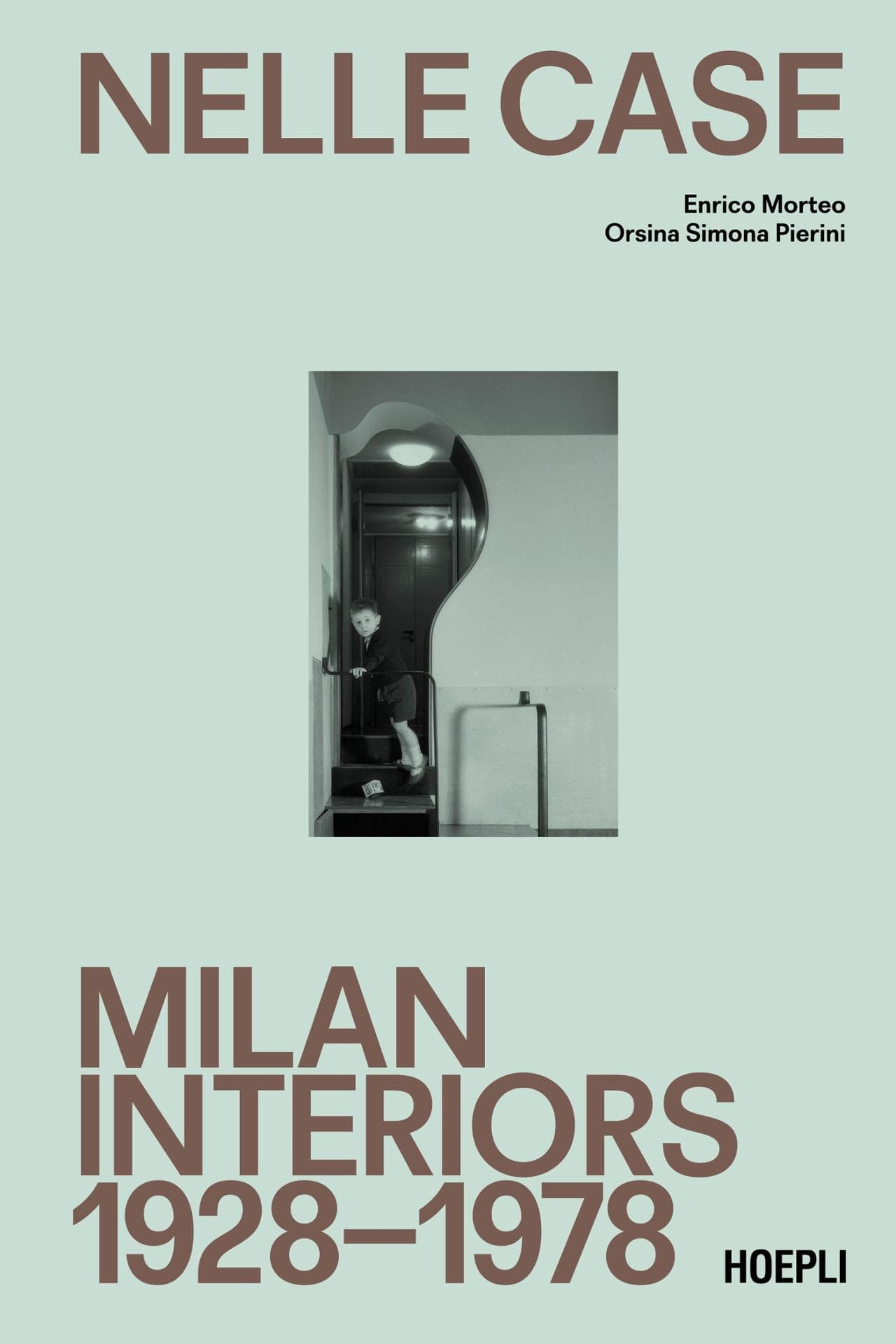 "Nelle case. Milan interiors 1928-1978" &egrave; il libro di Enrico Morteo e Orsina Simona Pierini, ed.&nbsp;Hoepli, 704 pagine, 120 euro
