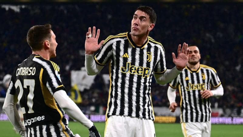 Vlahovic esulta dopo il gol
