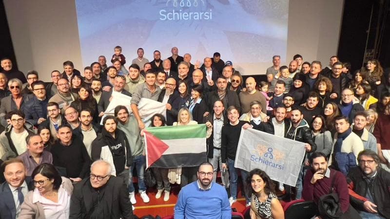 Torna in campo Di Battista con l’associazione Schierarsi, filo-Palestina e che fa concorrenza al M5S