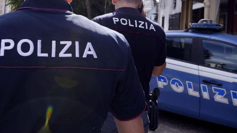 L’Aquila, accoltellato alle spalle alla fermata del bus: grave 21enne