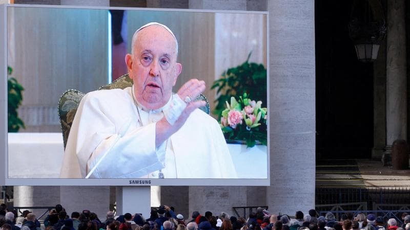 Il Papa intende togliere appartamento e stipendio al cardinale ultraconservatore statunitense Burke