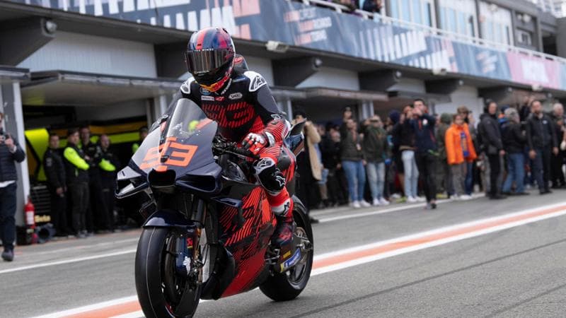 Marquez su Ducati vola nei test: Bagnaia ora ha un nemico in casa