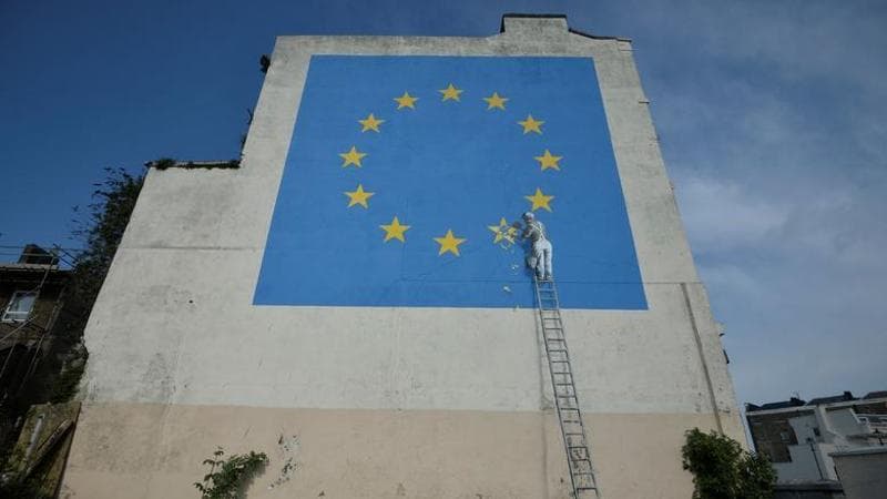 Dover distrugge il murale di Banksy dedicato all’Unione europea
