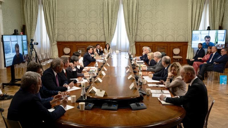 Salario minimo, la battaglia si sposta in manovra. Il testo del governo: cambia il nome e cade il tetto dei 9 euro l’ora
