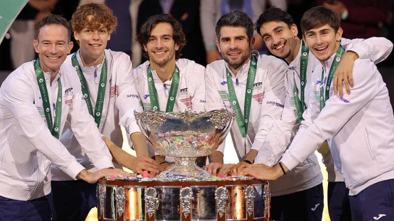 Gli azzurri festeggiano la vittoria della Davis
