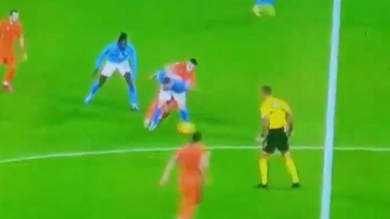 Napoli-Inter, il contatto tra Lautaro e Lobotka prima del gol nerazzurro: ecco cos’è successo.