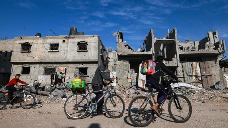 La grande fuga verso Rafah, “in venti stipati in una stanza oppressi dal boato delle bombe”