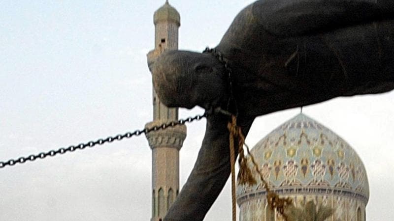 9 aprile 2003: la statua di Saddam Hussein abbattuta a Bagdad
