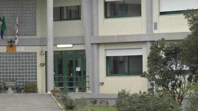 Cagliari, quattordicenne accoltella al collo il compagno di scuola: “L’aggressore aveva subito atti di bullismo”