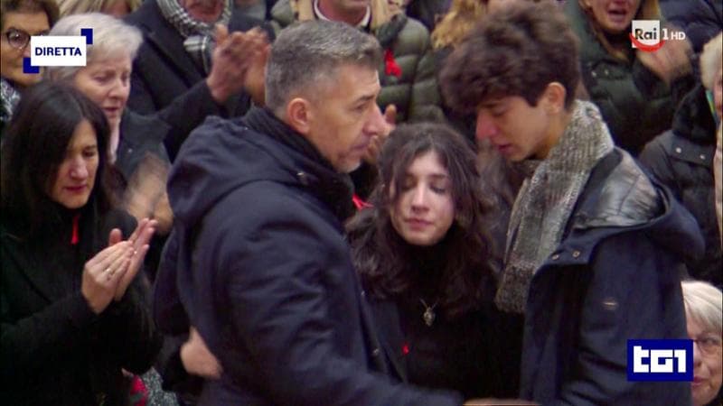 Il padre di Giulia, la sorella Elena e il fratello Davide in un'immagine del Tg1
