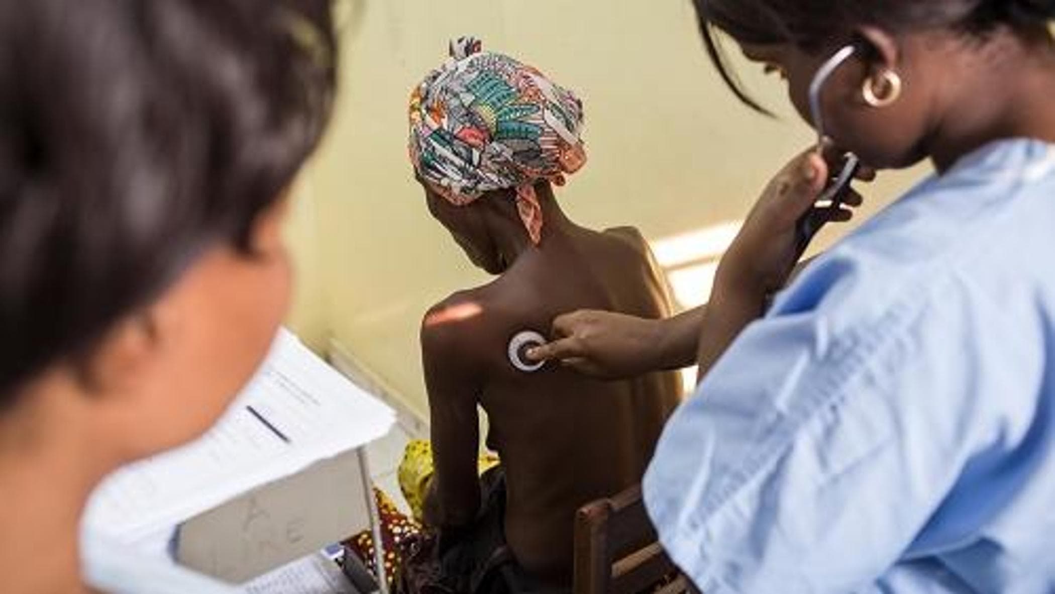 Gençlik, UNICEF: 2022’de 98 bin yeni enfeksiyonla HIV salgınının yükünü ergen kızlar taşımaya devam ediyor