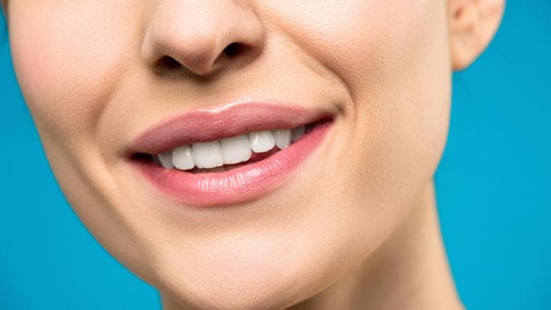 Bellezza. Per sbiancare i denti attenti alle bufale sul web