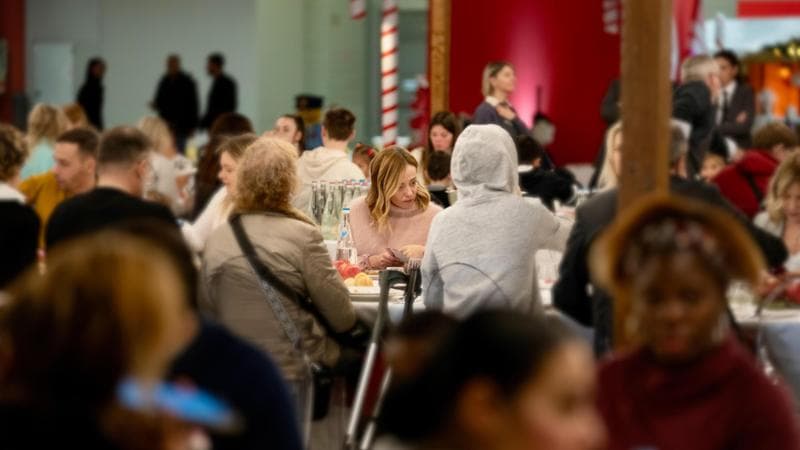 Giorgia Meloni&nbsp;al pranzo solidale a Milano
