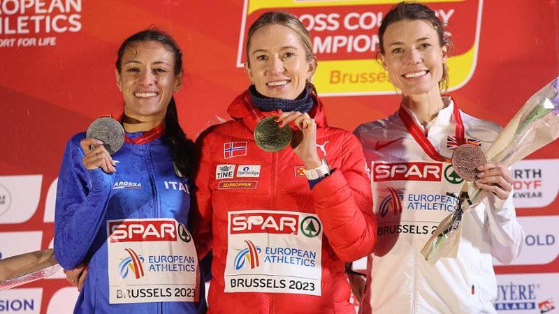 Nadia Battocletti, prima da sinistra, sul podio
