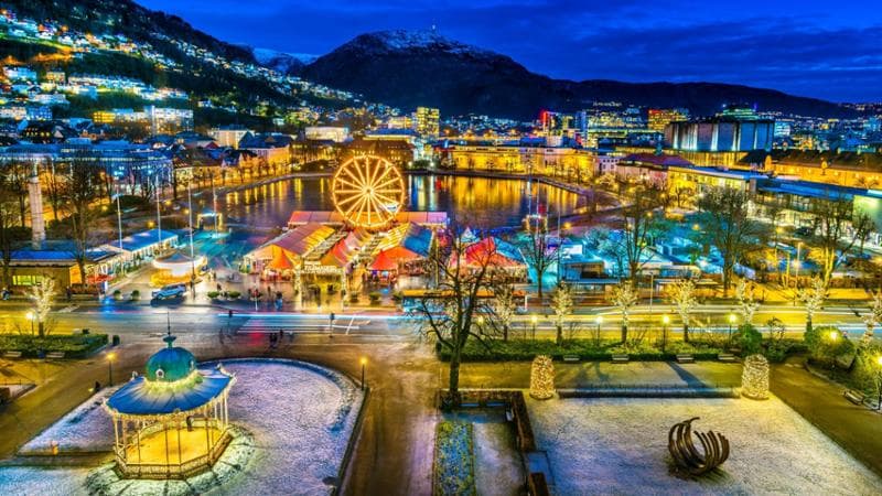 Bergen, Norvegia. Mercato di Natale (Robin Strand)
