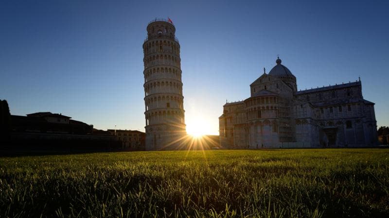 Torre di Pisa al tramonto
