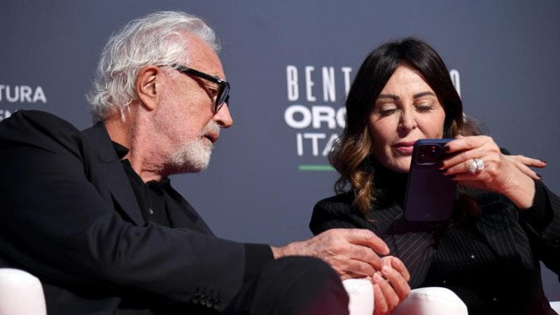 Briatore, show ad Atreju. E Arianna Meloni assolve il marito “ferroviere”