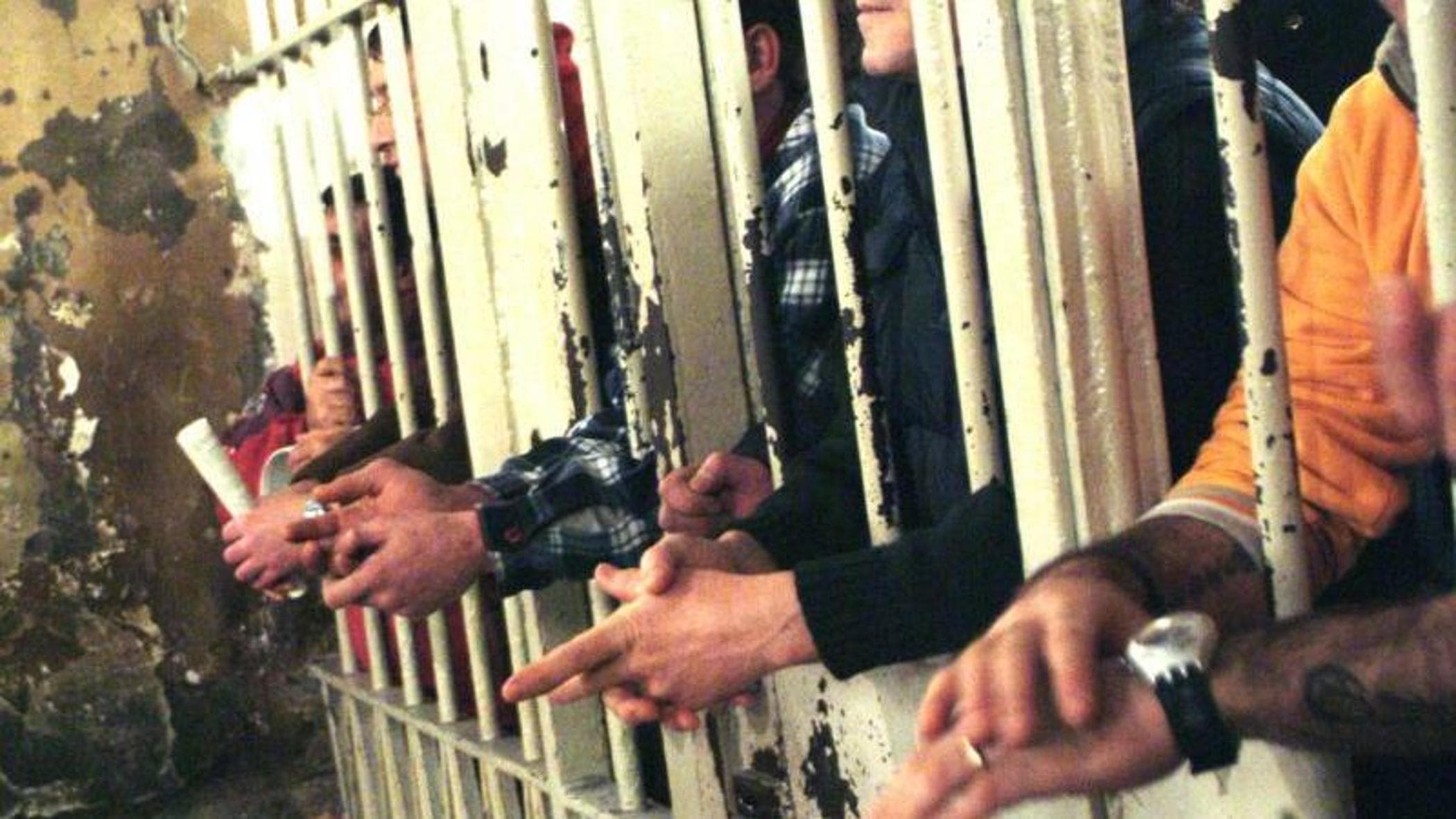 Parmaklıklar ardında: İntiharlar ve aşırı kalabalık, hükümetin görmezden geldiği hapishane salgınları: 60.000’den fazla mahkûm var ve her 5 günde bir intihar yaşanıyor
