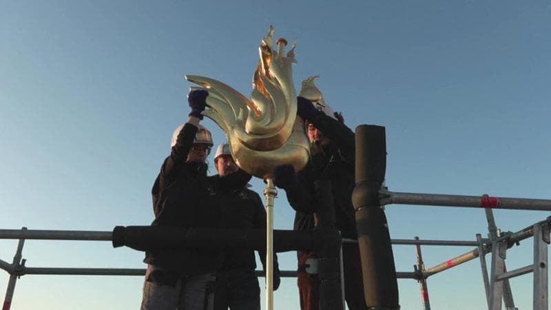 Parigi, torna il gallo sulla guglia di Notre-Dame. Perché il coq è il simbolo della Francia, da Vercingetorige a Mbappé