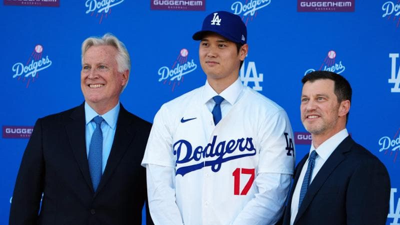 Shohei Ohtani presentato dai Los Angeles Dodgers
