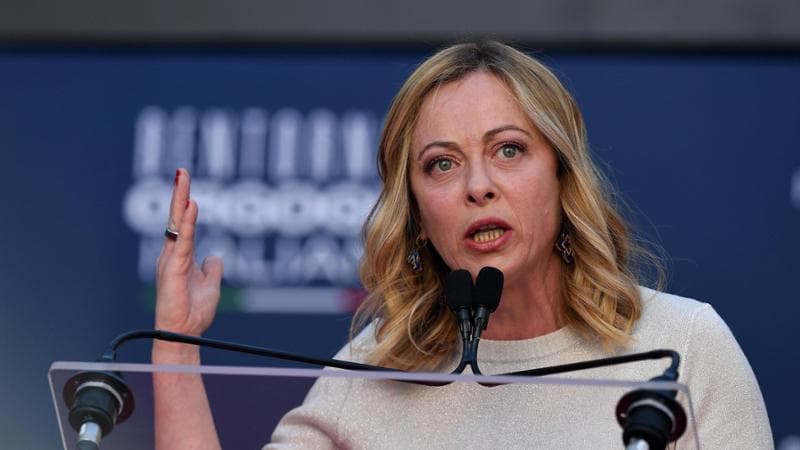 Atreju 2023, Meloni chiude attaccando Schlein: “Insulta ma difetta di coraggio”. La replica: “Patetico show, lascia 900 mila famiglie in povertà”