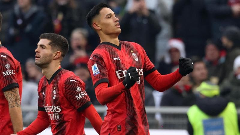 Reijnders esulta dopo il gol
