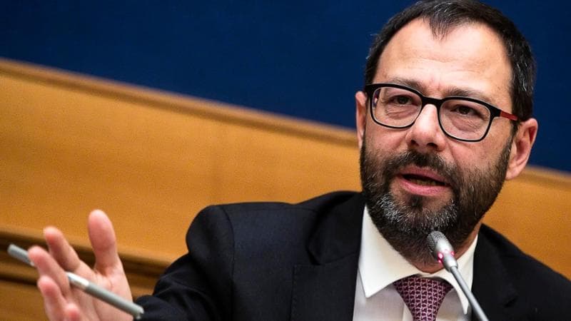 Patuanelli: “Notte folle tra battute, tè e Lotito. La maggioranza ha fallito”