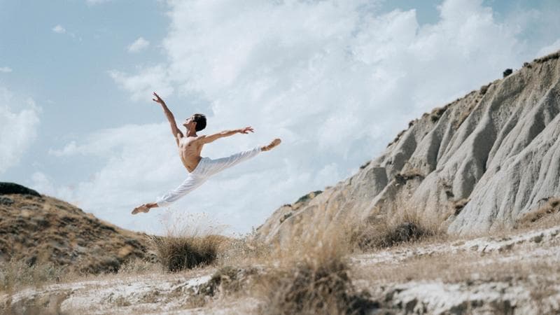 I Calanchi e un primo ballerino del Teatro alla Scala di Milano, Claudio Coviello, archivio Apt Basilicata
