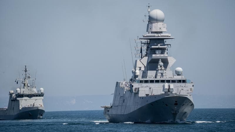 La fregata italiana Virginio Fasan, ora pronta per andare nel Mar Rosso, durante&nbsp;una esercitazione
