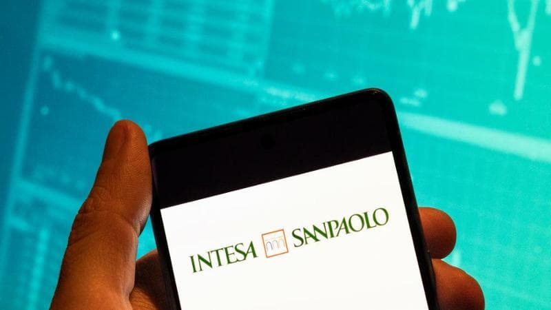 Intesa Sanpaolo, problemi sull’App (risolti) per la banca online