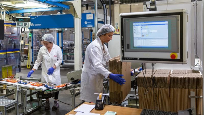 Operaie della Zaini, al lavoro. &copy;CarloRamerino
