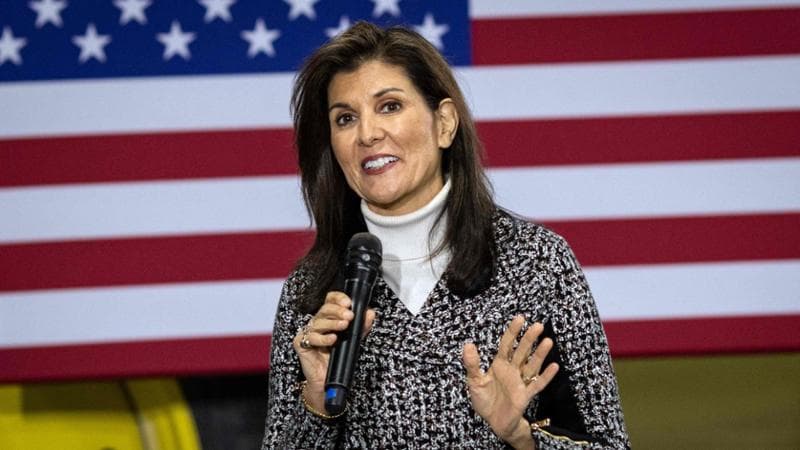 Nikki Haley, chi è la repubblicana di origini indiane che Trump ora teme e insulta