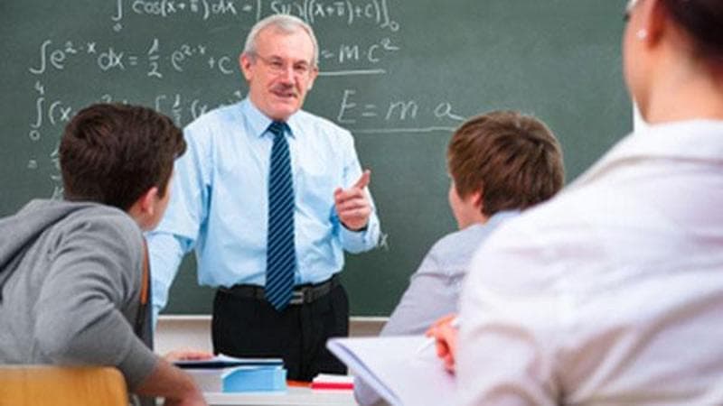 Scuola, l’anno di Valditara: bene i tutor e gli aumenti a presidi e prof. Ma il dimensionamento spacca il Paese