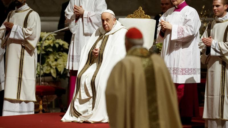 Papa Francesco: “Penso a Betlemme, la logica perdente della guerra nega il Natale”. E cita Tolkien