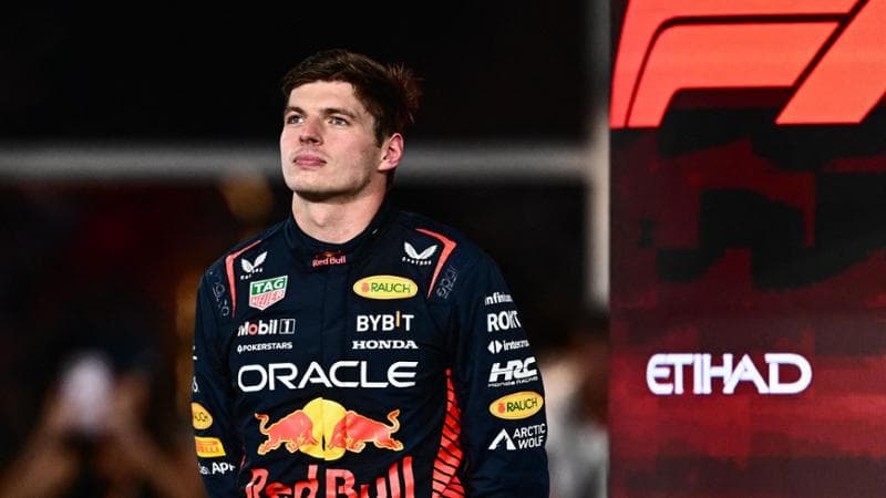 Verstappen prenota una macchina da 313 orari ma gli dicono no: troppo giovane per quelle velocità