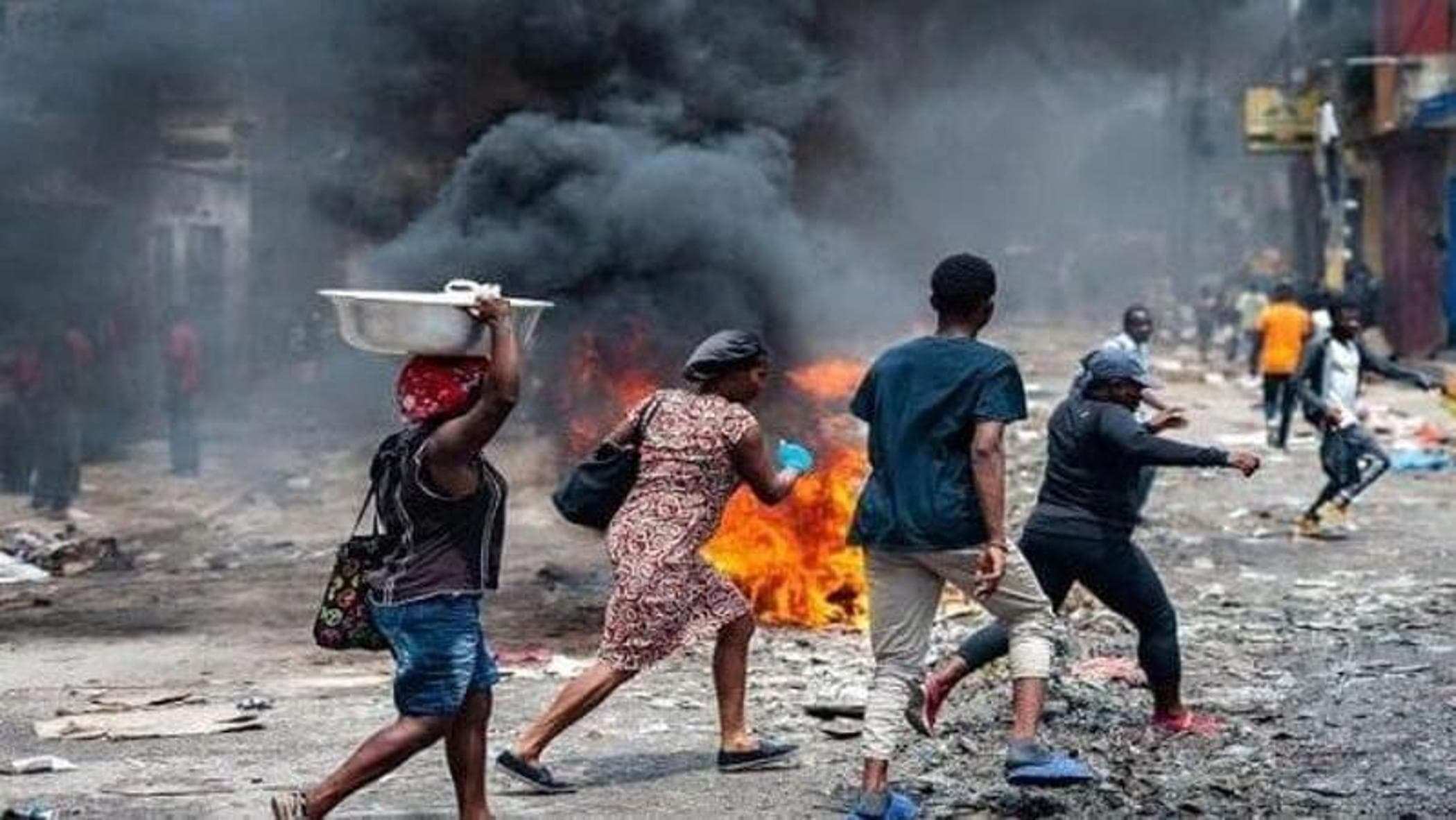 Haiti, Port au Prince’de şehrin bazı kısımlarında rekabet eden çeteler arasındaki silahlı çatışmalar sırasında çocukların ve ailelerin öldürülmesi ve yaralanması
