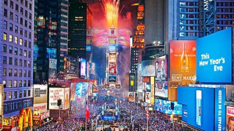 Come si festeggia il Capodanno nel mondo: dai dodici pasti in Estonia ai 108 rintocchi di campane dei templi buddhisti