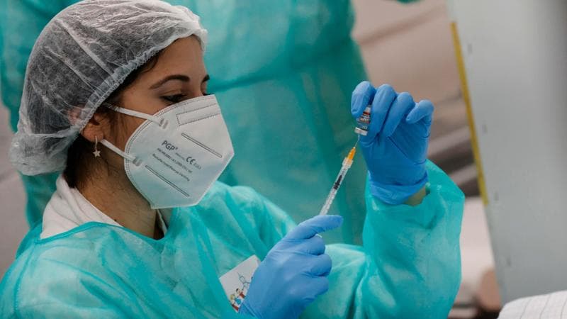 Covid, metà degli italiani ha paura del virus. Ma uno su tre teme che il governo nasconda informazioni