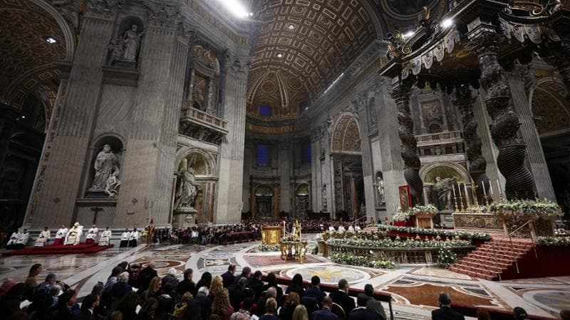 Il Te Deum di Papa Francesco: “Roma sia una città più vivibile”. Fra i fedeli a San Pietro c’è anche il sindaco Gualtieri